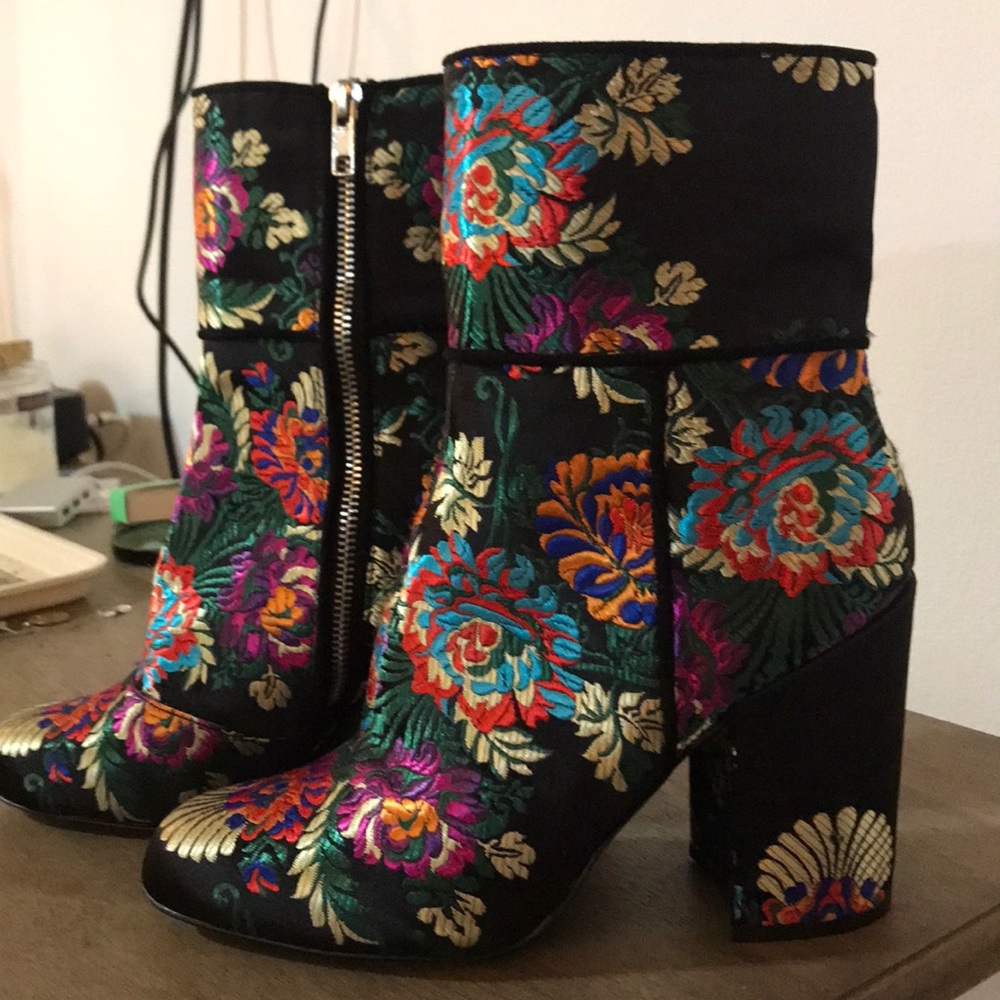 NBW Steve Madden Embroidered Heeled Boots